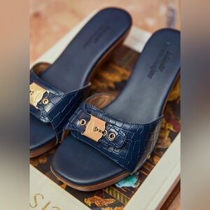 Favorite daughter Dr scholls the heartbreak kitten heel